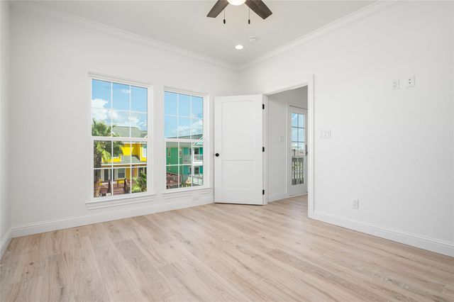 101 Ocean Shore Drive, Crystal Beach, TX 77650