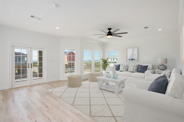 101 Ocean Shore Drive, Crystal Beach, TX 77650