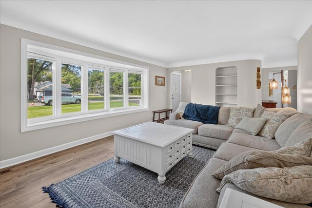 31350 Wentworth Street, Livonia, MI 48154