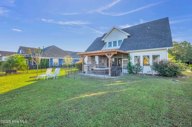 331 Spicer Lake Drive, Holly Ridge, NC 28445