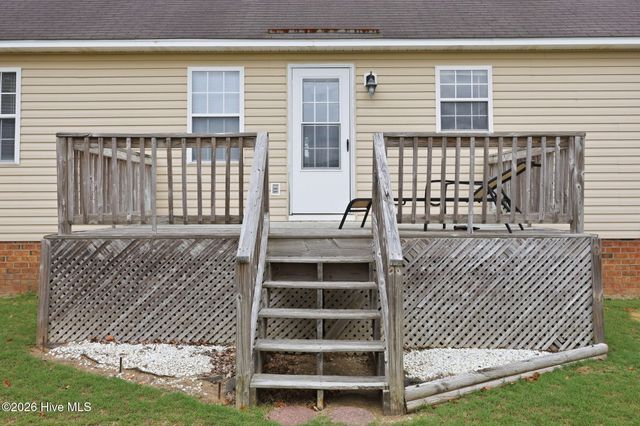 551 Eagles Nest Road, Grimesland, NC 27837