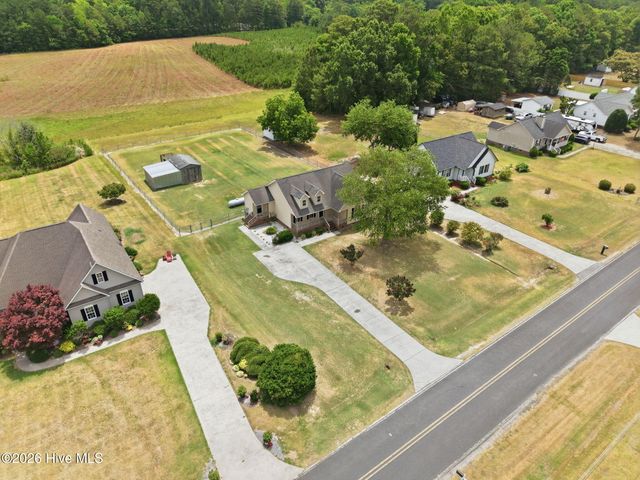 551 Eagles Nest Road, Grimesland, NC 27837