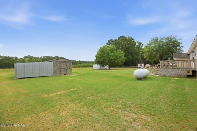 551 Eagles Nest Road, Grimesland, NC 27837