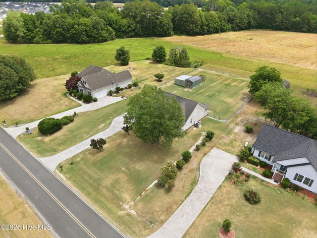 551 Eagles Nest Road, Grimesland, NC 27837