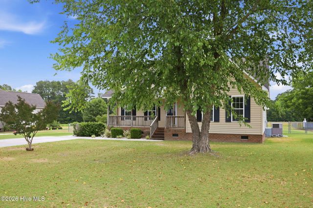 551 Eagles Nest Road, Grimesland, NC 27837