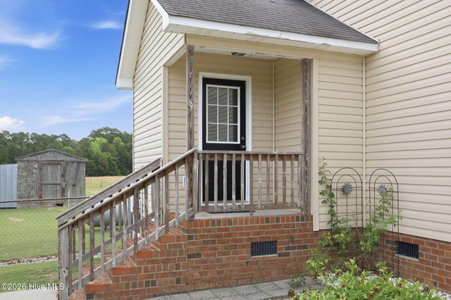 551 Eagles Nest Road, Grimesland, NC 27837