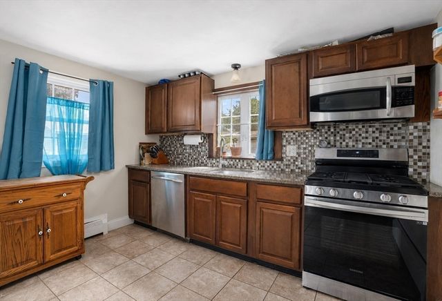 10 Sidney Ave, Swansea, MA 02777