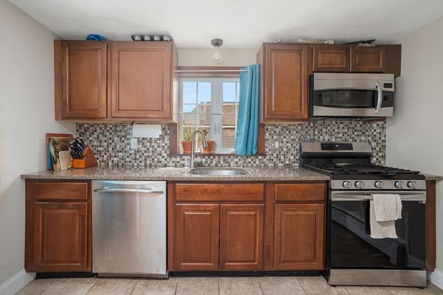 10 Sidney Ave, Swansea, MA 02777