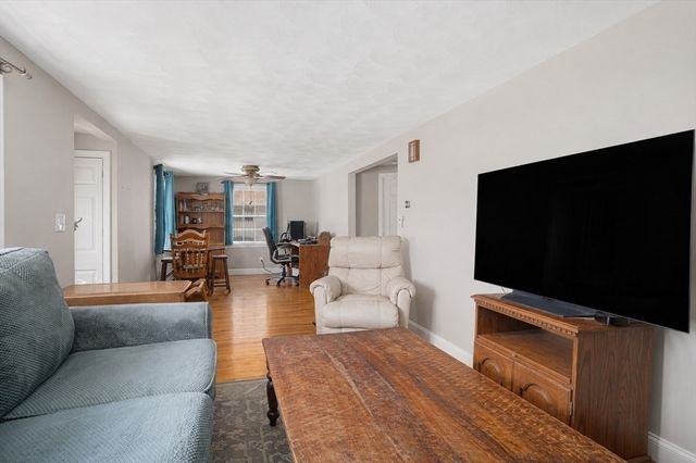 10 Sidney Ave, Swansea, MA 02777