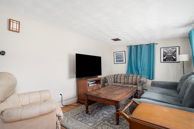 10 Sidney Ave, Swansea, MA 02777