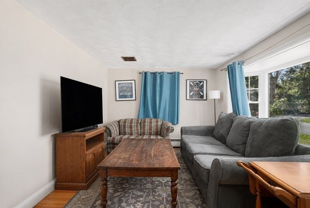 10 Sidney Ave, Swansea, MA 02777