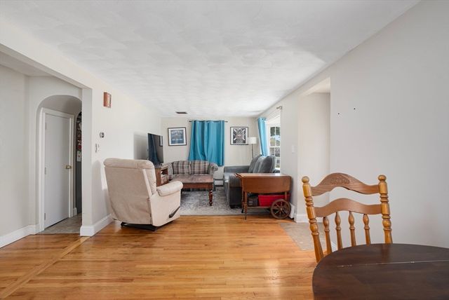 10 Sidney Ave, Swansea, MA 02777
