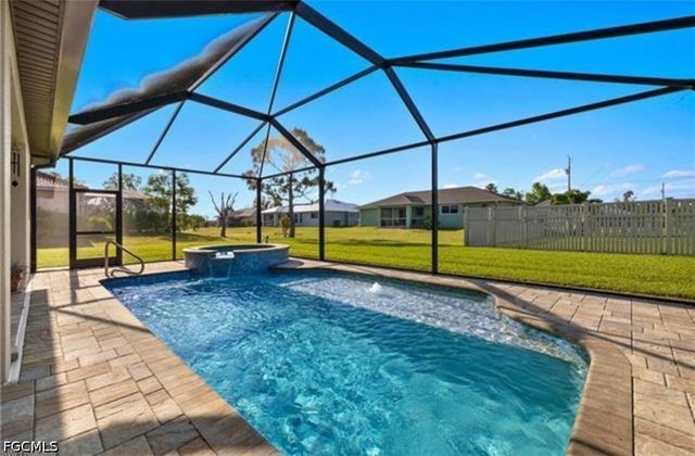 304 SW Trafalgar PKWY, Cape Coral, FL 33991