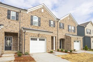 526 Medwyk Dr, Lebanon, TN 37090