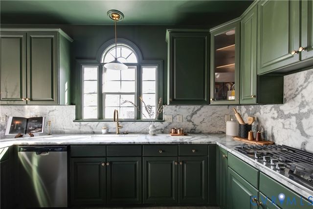 8102 Braxton Ct, Hanover, VA 23116