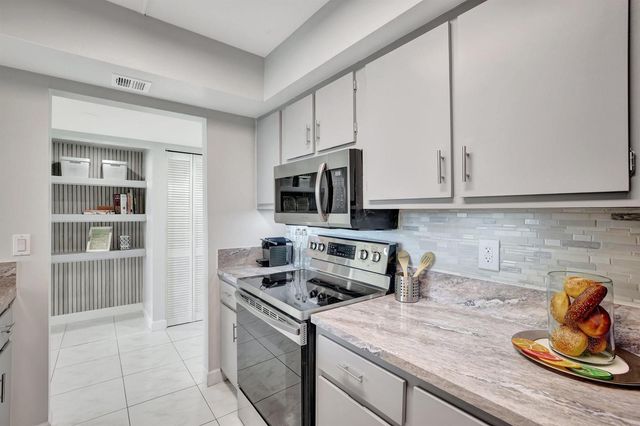 1101 RIVER REACH Drive 415, Fort Lauderdale, FL 33315
