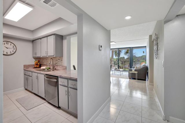 1101 RIVER REACH Drive 415, Fort Lauderdale, FL 33315