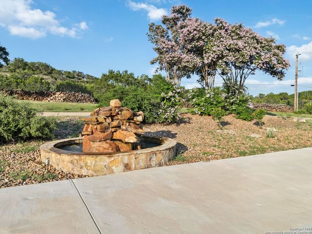 27481 Smithson Valley, San Antonio, TX 78261