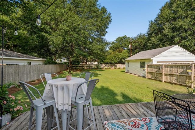 1157 COLONIAL RD, Memphis, TN 38117