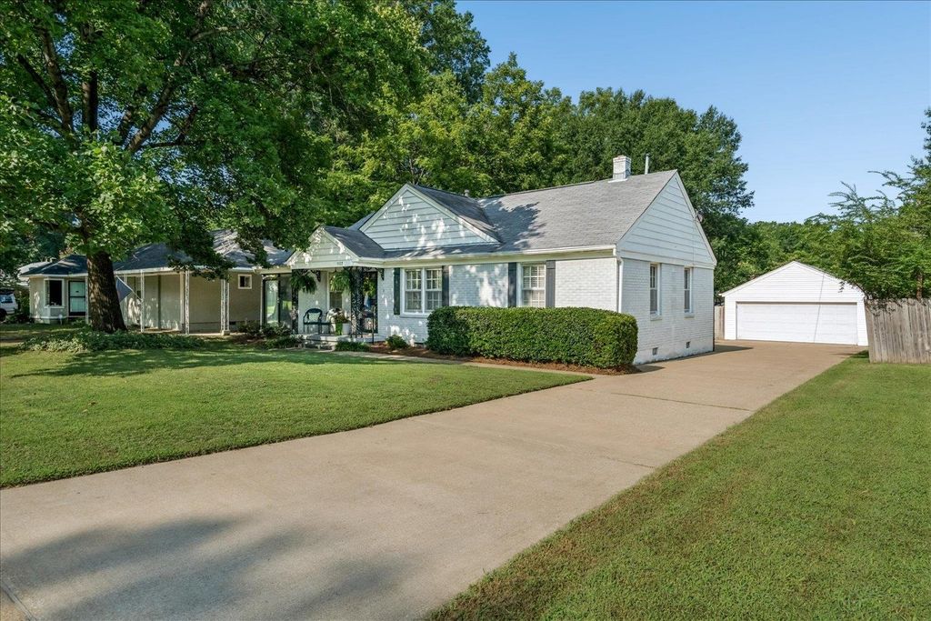 1157 COLONIAL RD, Memphis, TN 38117