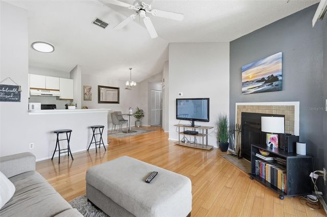 2067 HUNTERS GLEN DRIVE 339, Dunedin, FL 34698