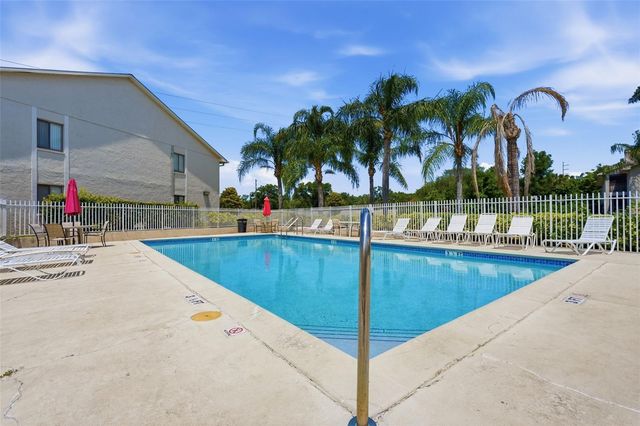2067 HUNTERS GLEN DRIVE 339, Dunedin, FL 34698