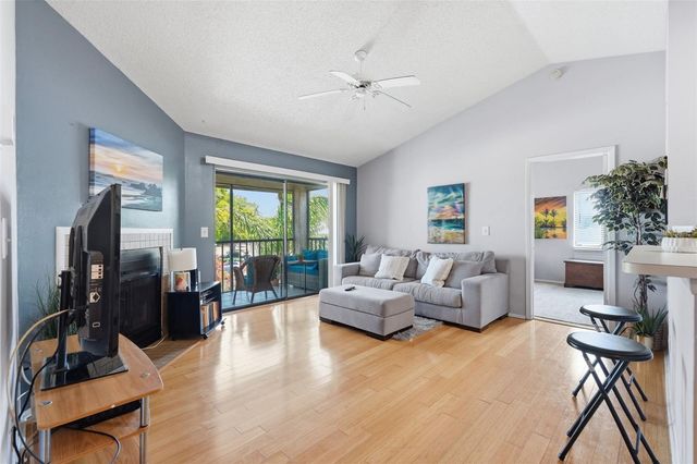 2067 HUNTERS GLEN DRIVE 339, Dunedin, FL 34698