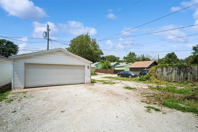 2328 E 14th Street, Des Moines, IA 50316