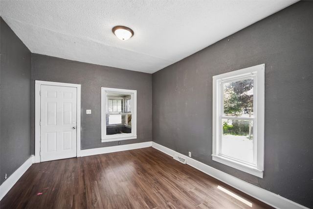 2328 E 14th Street, Des Moines, IA 50316