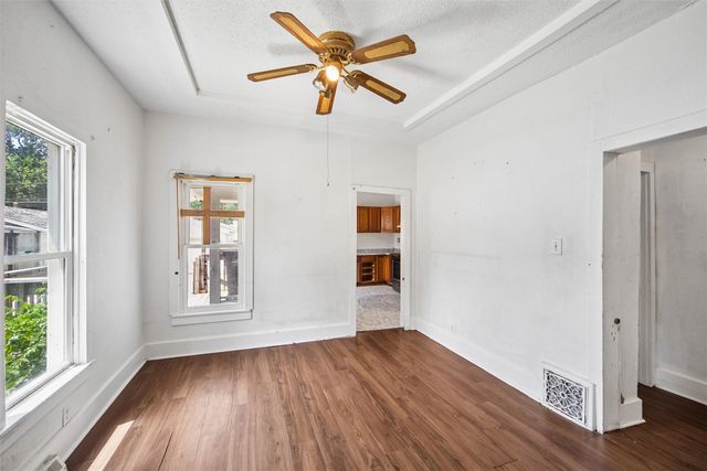 2328 E 14th Street, Des Moines, IA 50316
