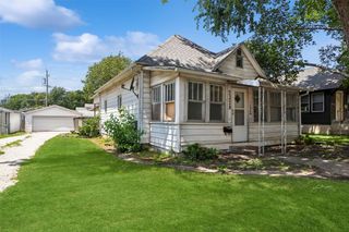 2328 E 14th Street, Des Moines, IA 50316