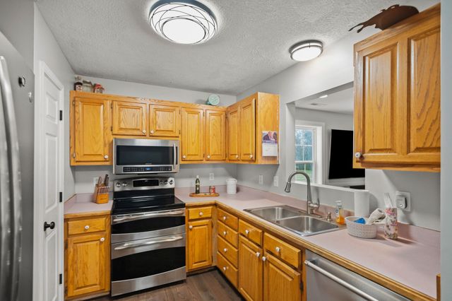 6117 Henry Gower Rd, Pleasant View, TN 37146