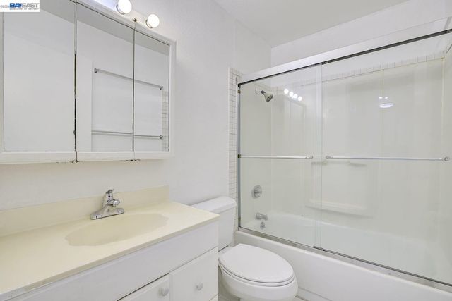 29300 Dixon St 207, Hayward, CA 94544