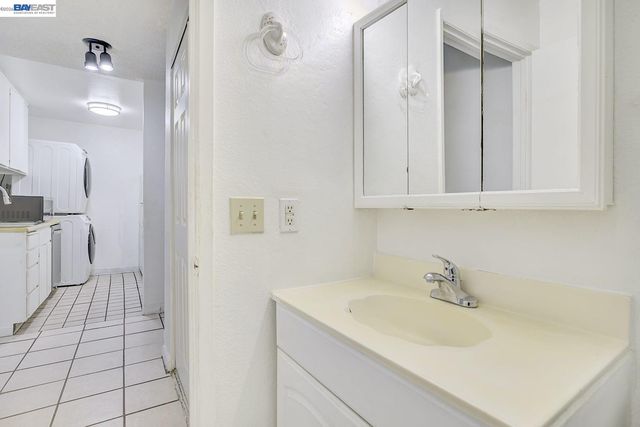 29300 Dixon St 207, Hayward, CA 94544