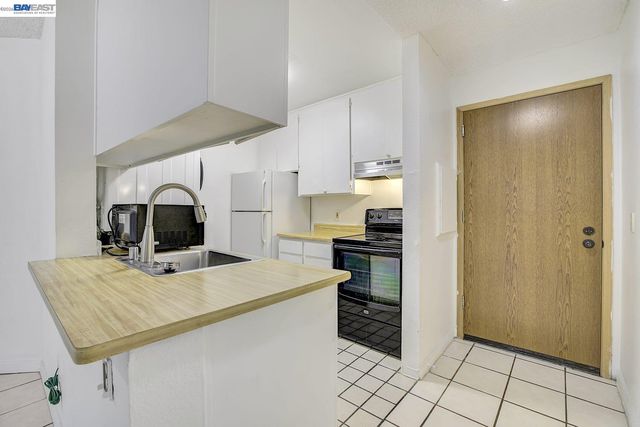 29300 Dixon St 207, Hayward, CA 94544