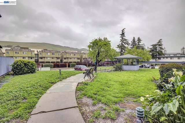 29300 Dixon St 207, Hayward, CA 94544