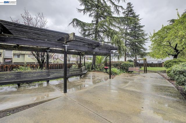 29300 Dixon St 207, Hayward, CA 94544