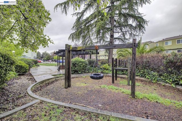 29300 Dixon St 207, Hayward, CA 94544