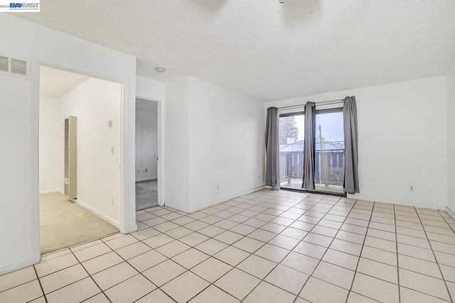 29300 Dixon St 207, Hayward, CA 94544