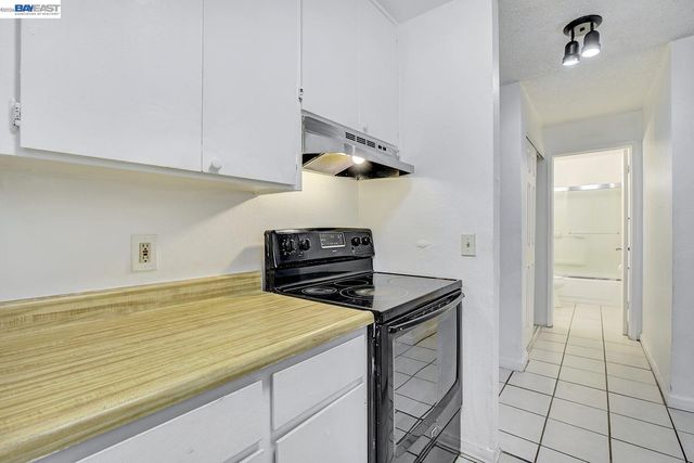 29300 Dixon St 207, Hayward, CA 94544