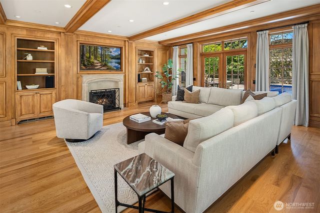 8826 NE 2nd Place, Medina, WA 98039