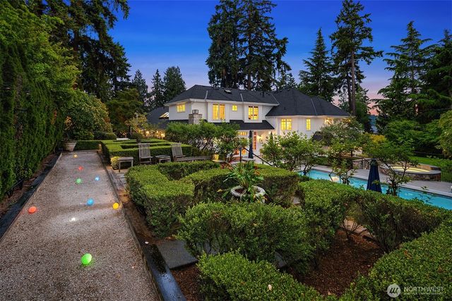 8826 NE 2nd Place, Medina, WA 98039