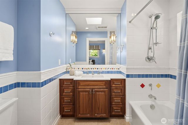 8826 NE 2nd Place, Medina, WA 98039