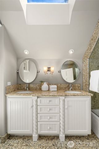 8826 NE 2nd Place, Medina, WA 98039