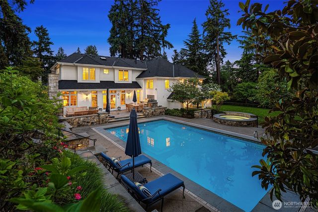 8826 NE 2nd Place, Medina, WA 98039