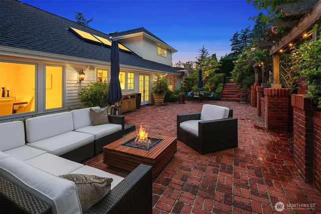 8826 NE 2nd Place, Medina, WA 98039