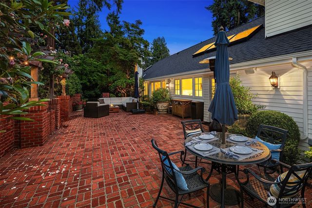 8826 NE 2nd Place, Medina, WA 98039