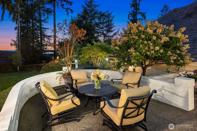 8826 NE 2nd Place, Medina, WA 98039
