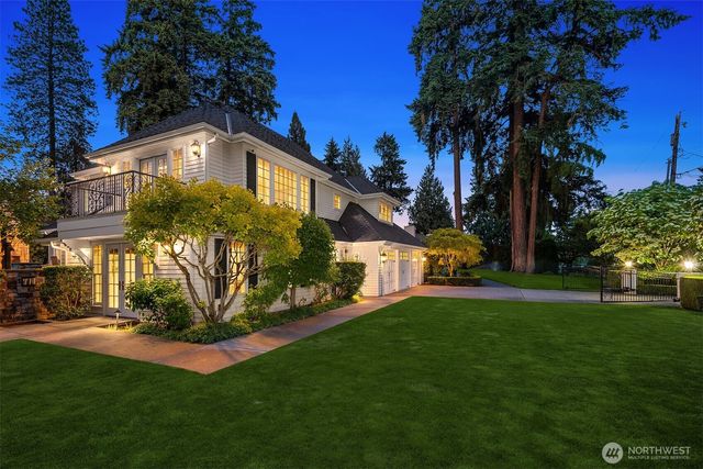 8826 NE 2nd Place, Medina, WA 98039