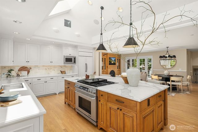 8826 NE 2nd Place, Medina, WA 98039